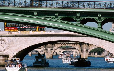 Ponts de Paris : d'une rive à l'autre