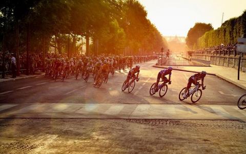 The Tuileries Fair and the Tour de France; highlights of summer