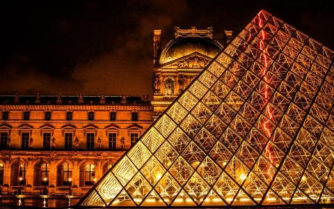 Autumn in Paris: Discover the Salon de la Photo and the best French wines at the Carrousel du Louvre